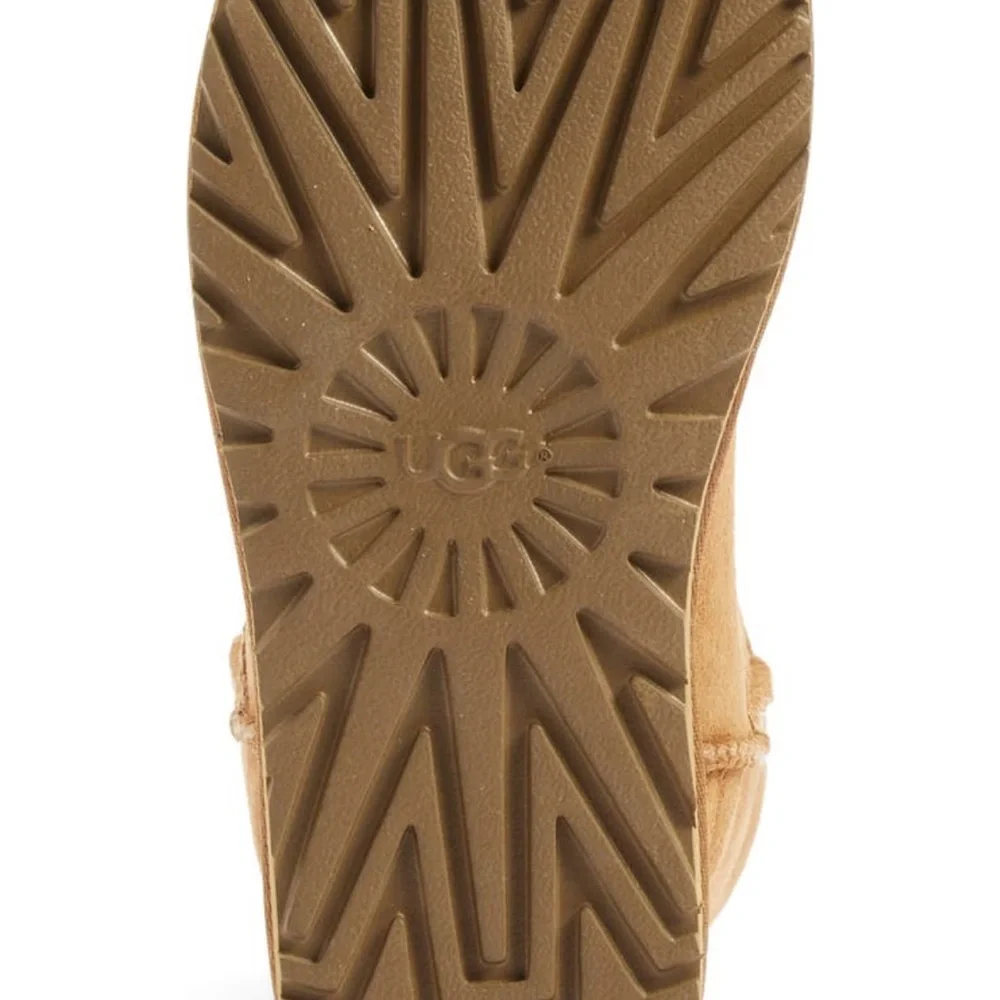 UGG Classic II short boot size 5 - Preowned
